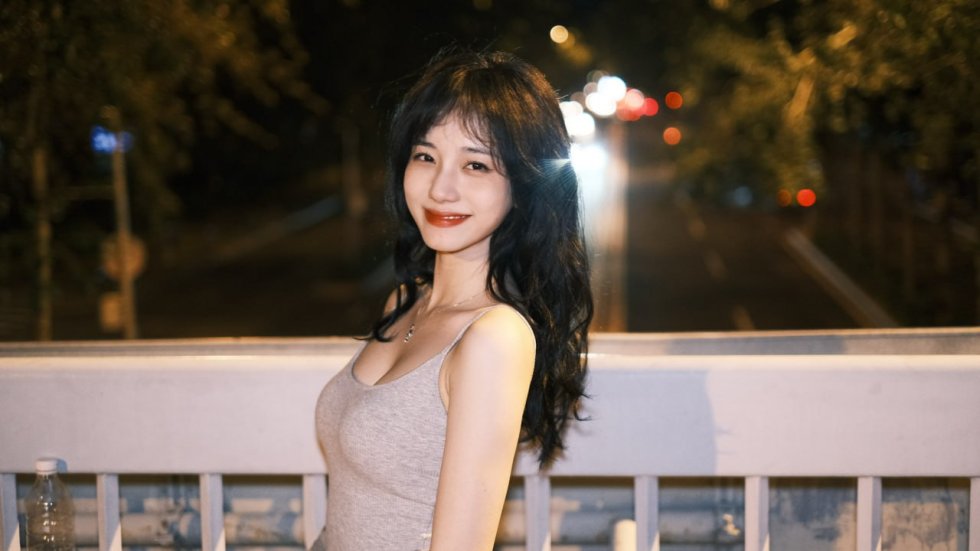 在包养与成长的夹缝中寻找自我的宁静