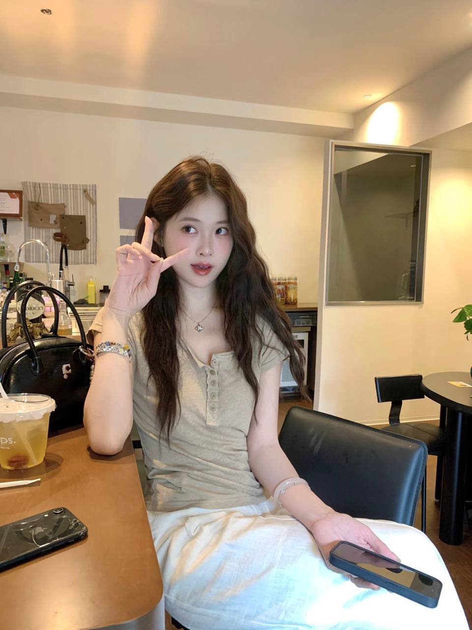 探秘高端金主圈子：从廉江女大学生价目表到信任建立的真实故事