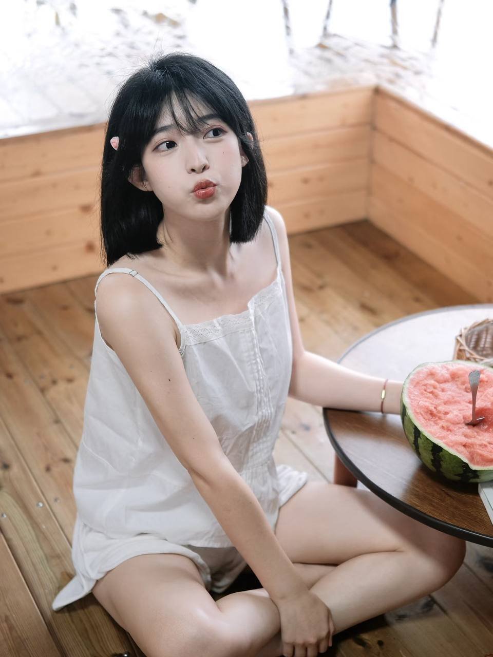 在抚顺包养网红的岁月里探寻人生的多彩与孤独