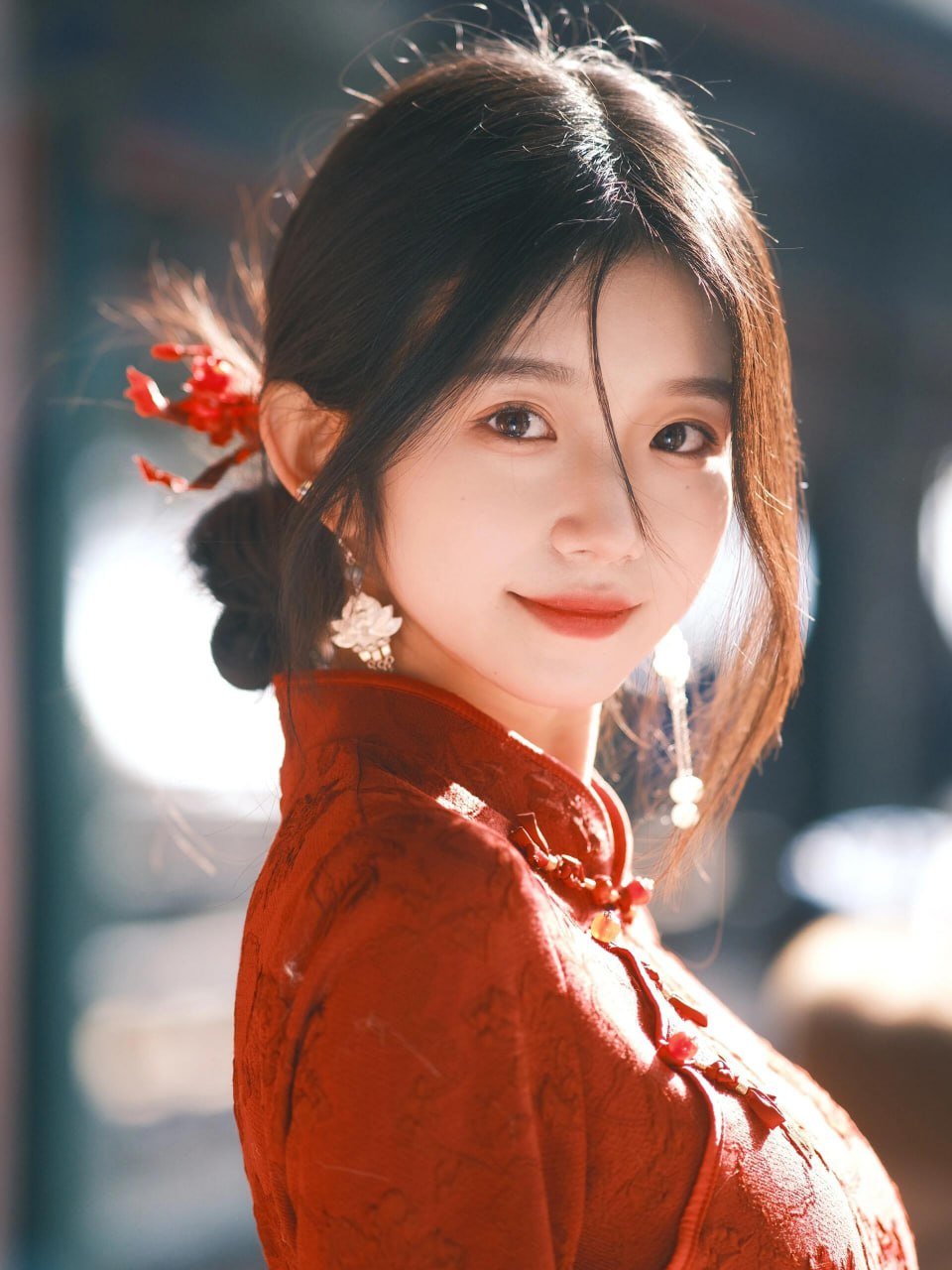 在岳阳的包养之旅：一个女孩的成长与觉醒