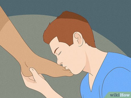Step 2 Kiss her feet after you’ve finished the massage.
