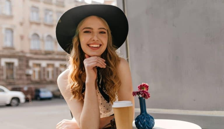 女性暗恋你的26个隐藏信号，即使她刻意掩饰