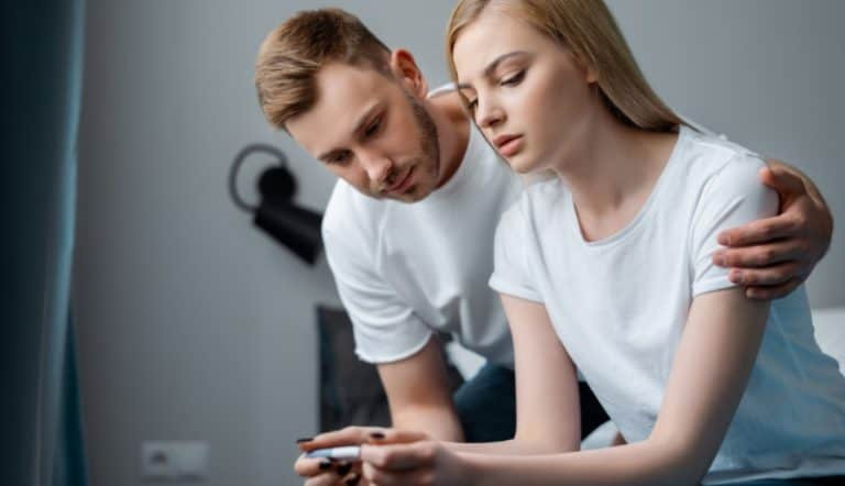 女友怀孕了：每个男生必须了解的事项、选择与如何支持她